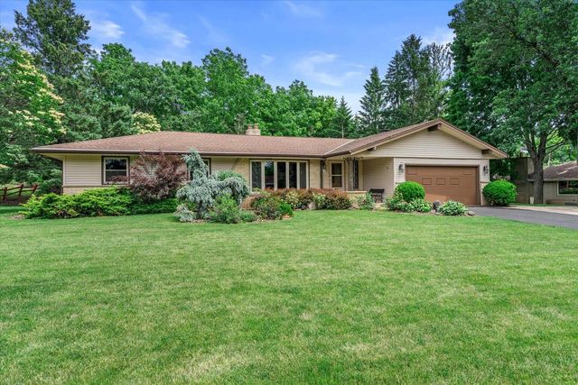 W136N8704 Esquire ROAD, Menomonee Falls, WI 53051