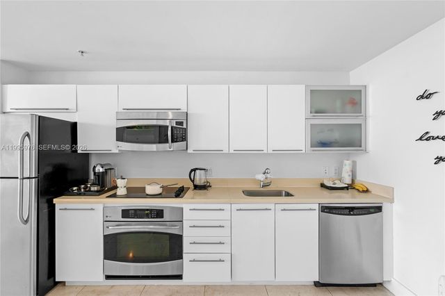 90 SW 3rd St 1209, Miami, FL 33130