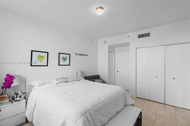 90 SW 3rd St 1209, Miami, FL 33130