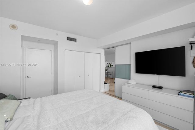 90 SW 3rd St 1209, Miami, FL 33130