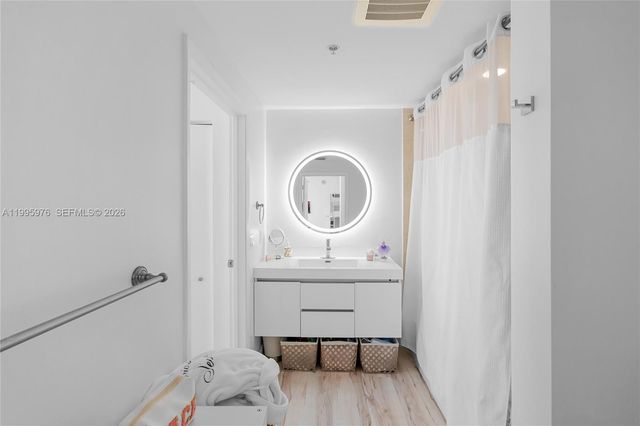 90 SW 3rd St 1209, Miami, FL 33130