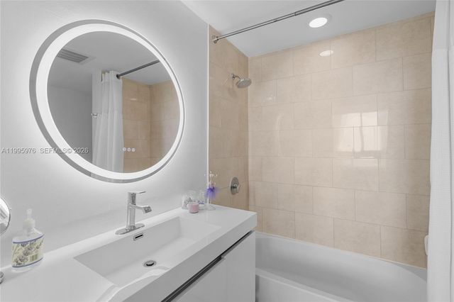 90 SW 3rd St 1209, Miami, FL 33130