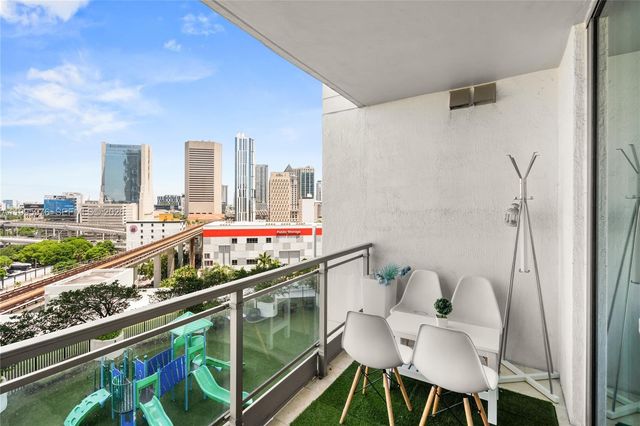 90 SW 3rd St 1209, Miami, FL 33130