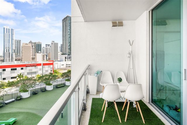 90 SW 3rd St 1209, Miami, FL 33130