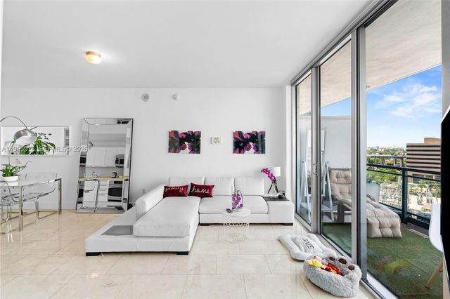 90 SW 3rd St 1209, Miami, FL 33130