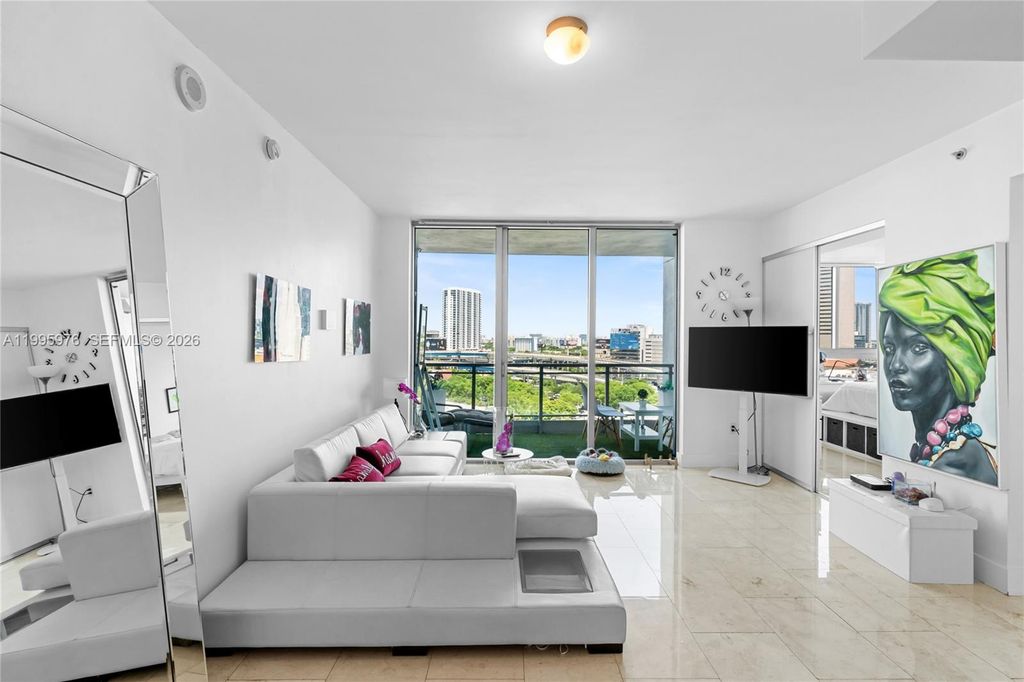 90 SW 3rd St 1209, Miami, FL 33130