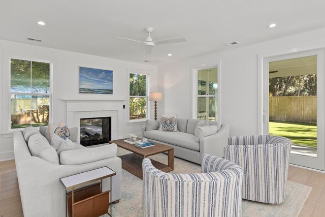 931 Kincade Drive, Mount Pleasant, SC 29464