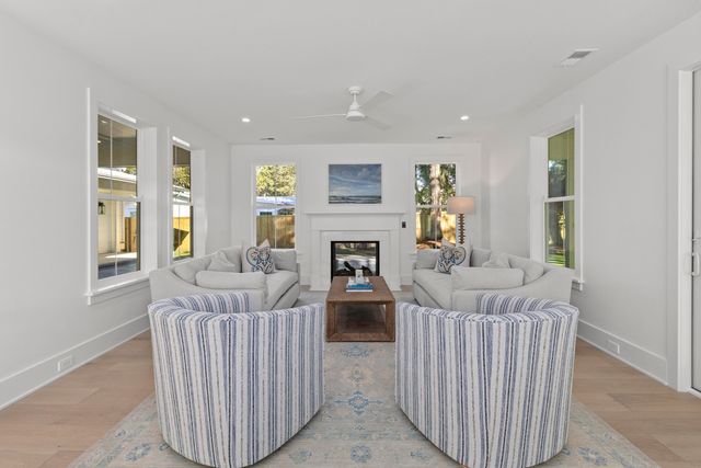 931 Kincade Drive, Mount Pleasant, SC 29464