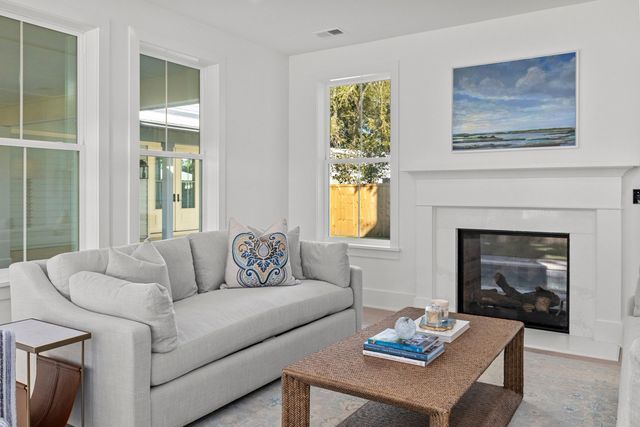 931 Kincade Drive, Mount Pleasant, SC 29464