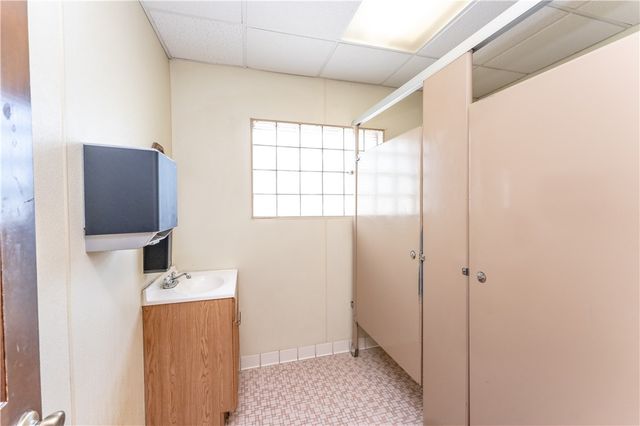 200 Baughman Ave, Jeannette, PA 15644