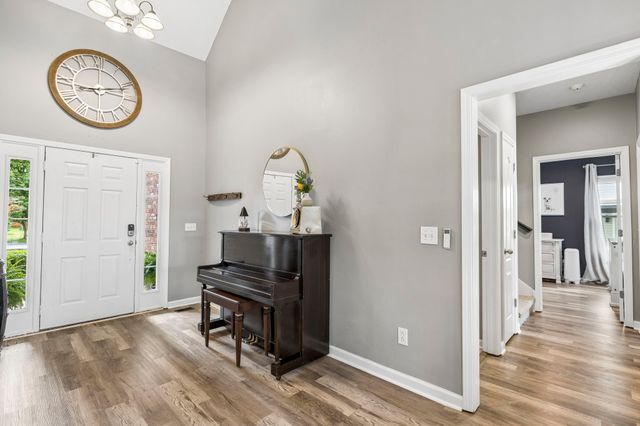 2504 Oak Hill Dr, Murfreesboro, TN 37130