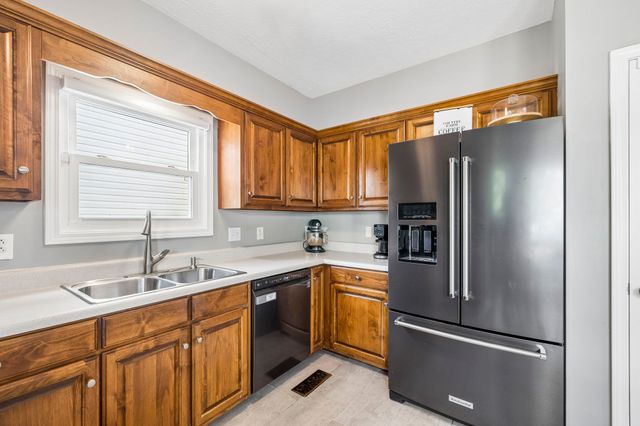 2504 Oak Hill Dr, Murfreesboro, TN 37130