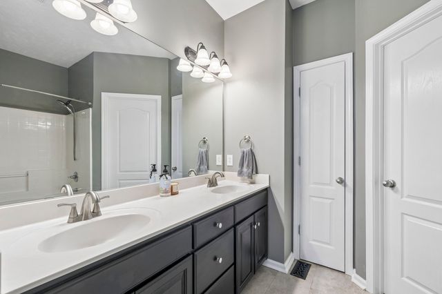 2504 Oak Hill Dr, Murfreesboro, TN 37130