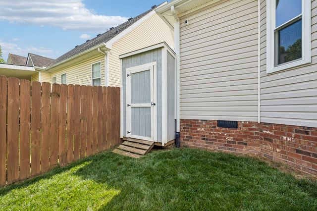 2504 Oak Hill Dr, Murfreesboro, TN 37130