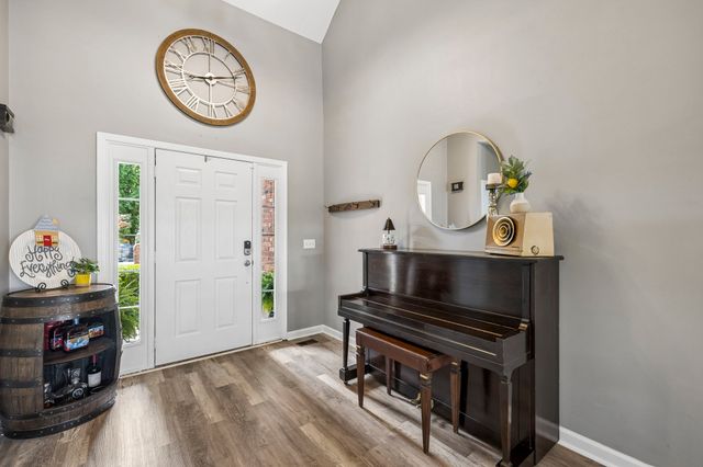 2504 Oak Hill Dr, Murfreesboro, TN 37130