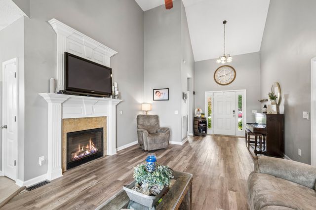 2504 Oak Hill Dr, Murfreesboro, TN 37130