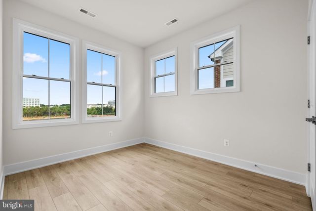 13922 AVIATION PL, Herndon, VA 20171