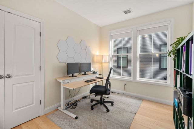 371 Maverick St 2, Boston, MA 02128