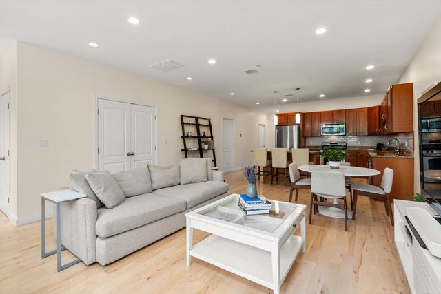 371 Maverick St 2, Boston, MA 02128