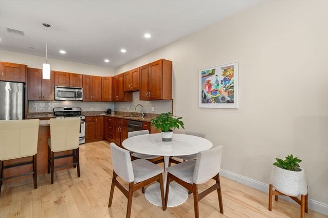 371 Maverick St 2, Boston, MA 02128