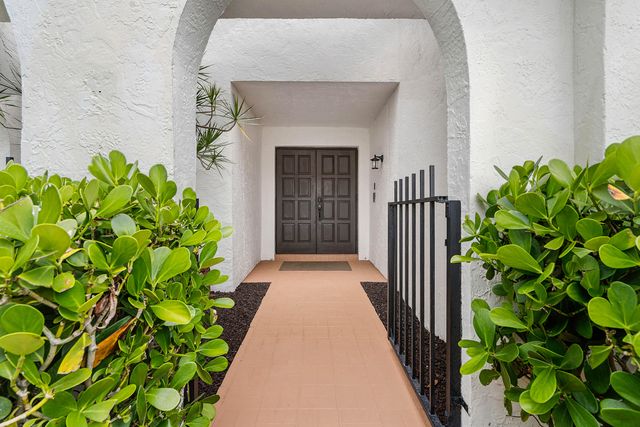 7674 Solimar Circle, Boca Raton, FL 33433