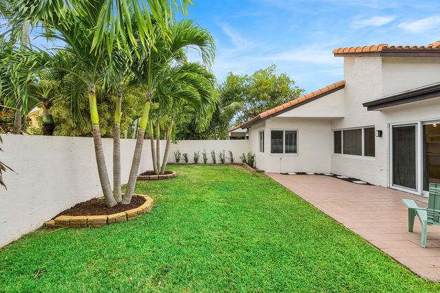 7674 Solimar Circle, Boca Raton, FL 33433