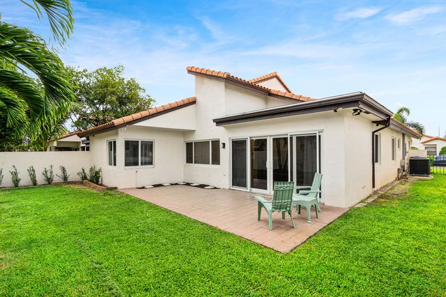 7674 Solimar Circle, Boca Raton, FL 33433