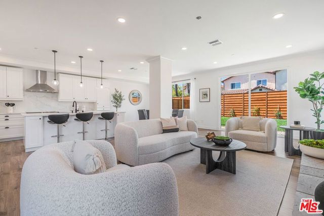 20151 Strathern Street, Winnetka, CA 91306