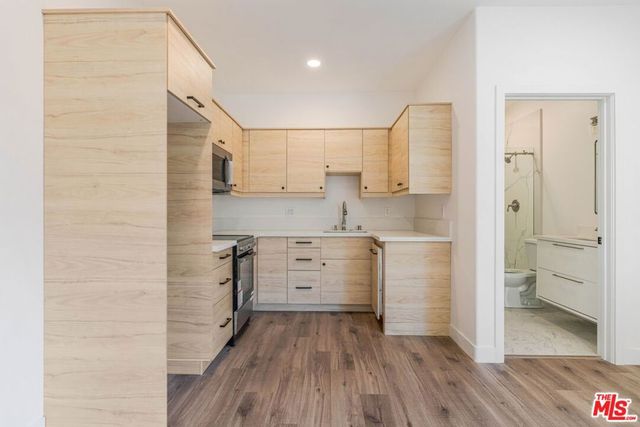 20151 Strathern Street, Winnetka, CA 91306