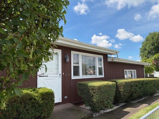 1631 N Oak Avenue, Round Lake Beach, IL 60073