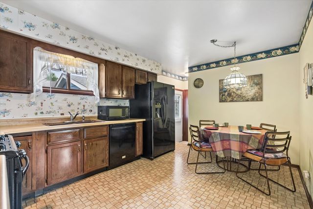 1631 N Oak Avenue, Round Lake Beach, IL 60073