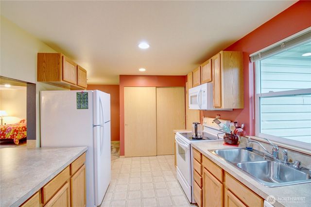 821 Park Cottage Place, Sedro Woolley, WA 98284