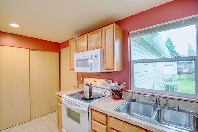 821 Park Cottage Place, Sedro Woolley, WA 98284