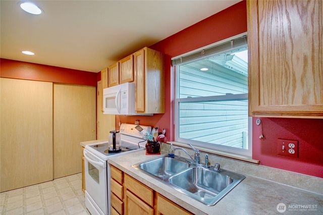 821 Park Cottage Place, Sedro Woolley, WA 98284