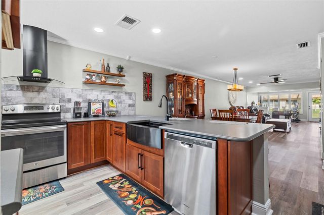 19029 US HIGHWAY 19 N 27E, Clearwater, FL 33764