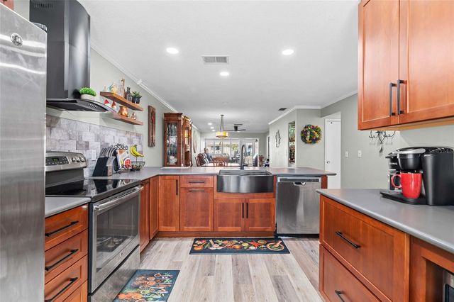 19029 US HIGHWAY 19 N 27E, Clearwater, FL 33764