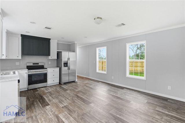 94 Thrasher Circle, Jesup, GA 31545