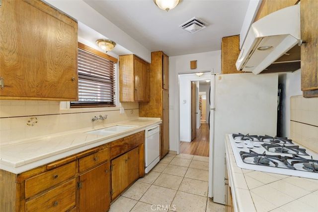1525 W Princeton St, Ontario, CA 91762
