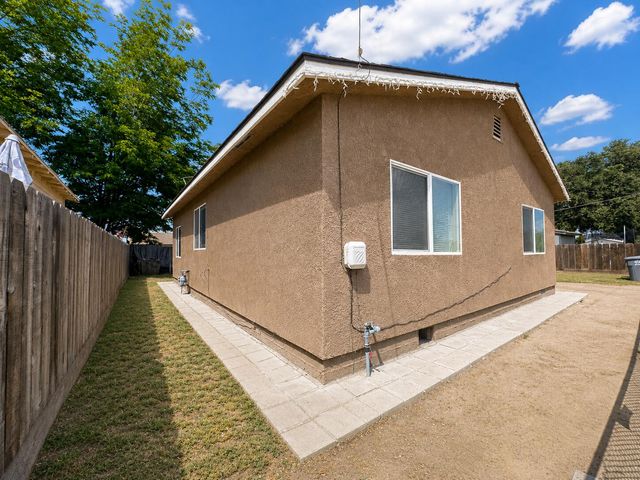 13936 Front Street, Armona, CA 93202