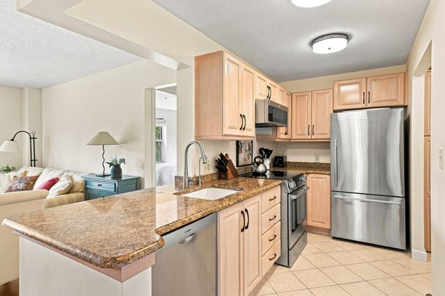 273 Cambridge Rd 505, Woburn, MA 01801