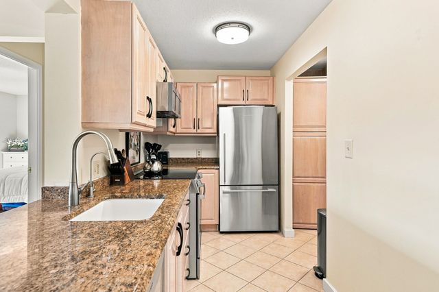273 Cambridge Rd 505, Woburn, MA 01801