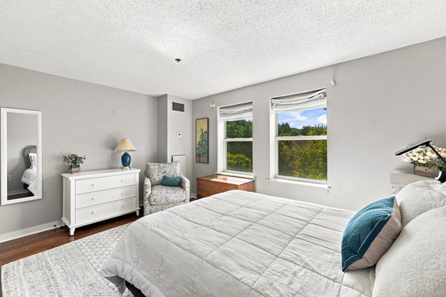 273 Cambridge Rd 505, Woburn, MA 01801