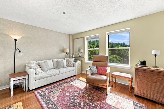 273 Cambridge Rd 505, Woburn, MA 01801