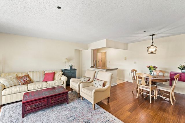 273 Cambridge Rd 505, Woburn, MA 01801