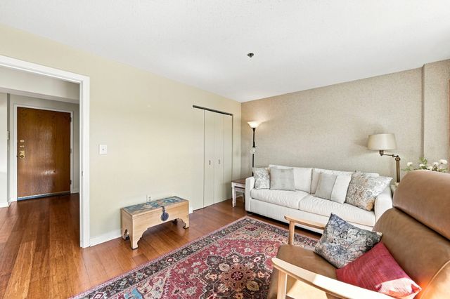 273 Cambridge Rd 505, Woburn, MA 01801