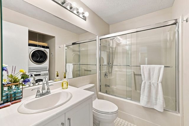 273 Cambridge Rd 505, Woburn, MA 01801
