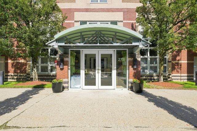 273 Cambridge Rd 505, Woburn, MA 01801