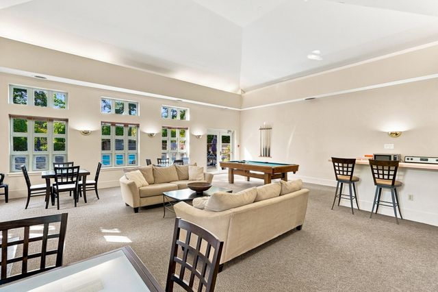 273 Cambridge Rd 505, Woburn, MA 01801