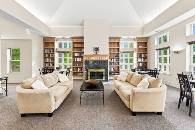 273 Cambridge Rd 505, Woburn, MA 01801
