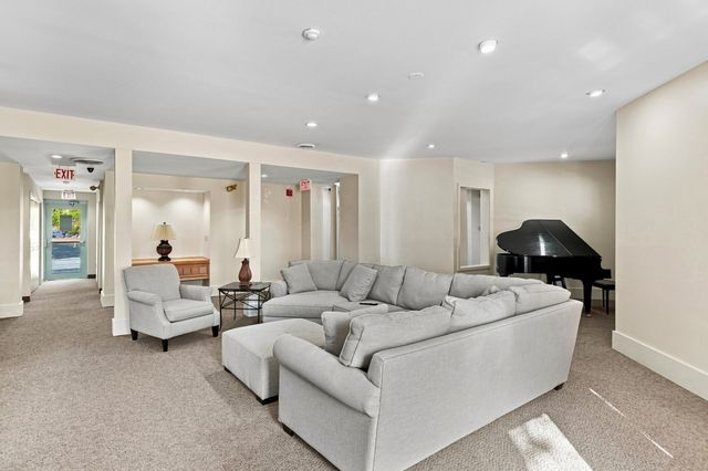 273 Cambridge Rd 505, Woburn, MA 01801
